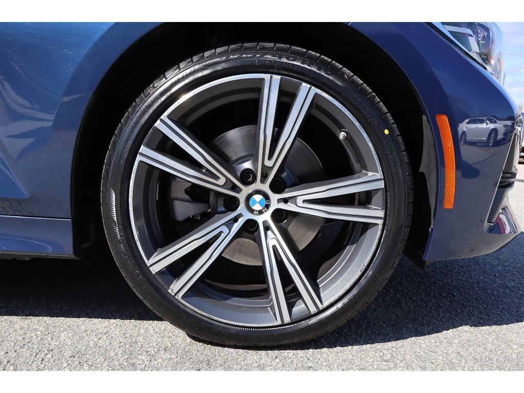 Used 2021 BMW 330i xDrive Sedan AWD/4WD image 9
