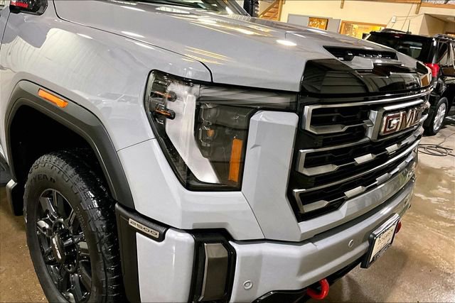 Used 2024 GMC Sierra 2500 AT4 w/ Technology Package image 4