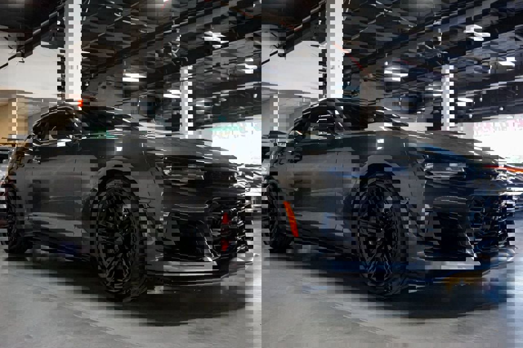 Used 2018 Chevrolet Camaro ZL1 image 4