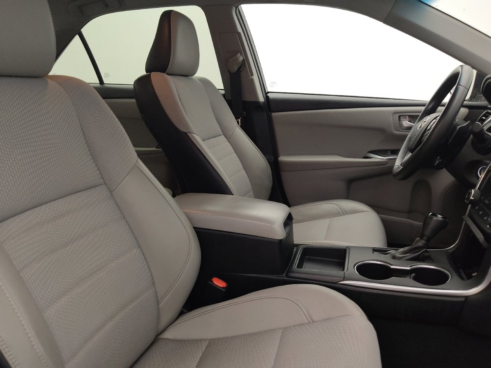 Used 2017 Toyota Camry SE image 21