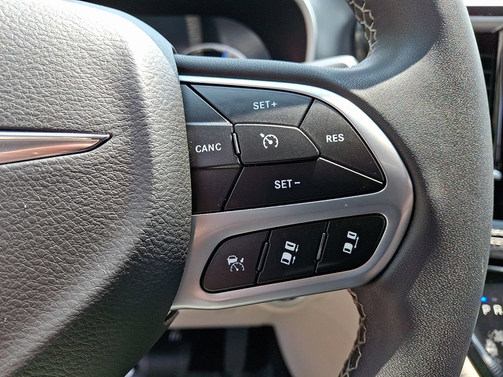 Certified 2022 Chrysler Pacifica Touring-L FWD image 22
