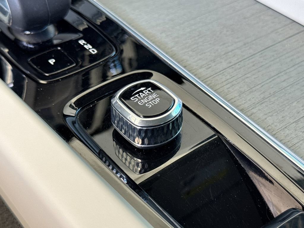 Certified 2024 Volvo XC60 B5 Plus w/ Protection Package Premier image 22