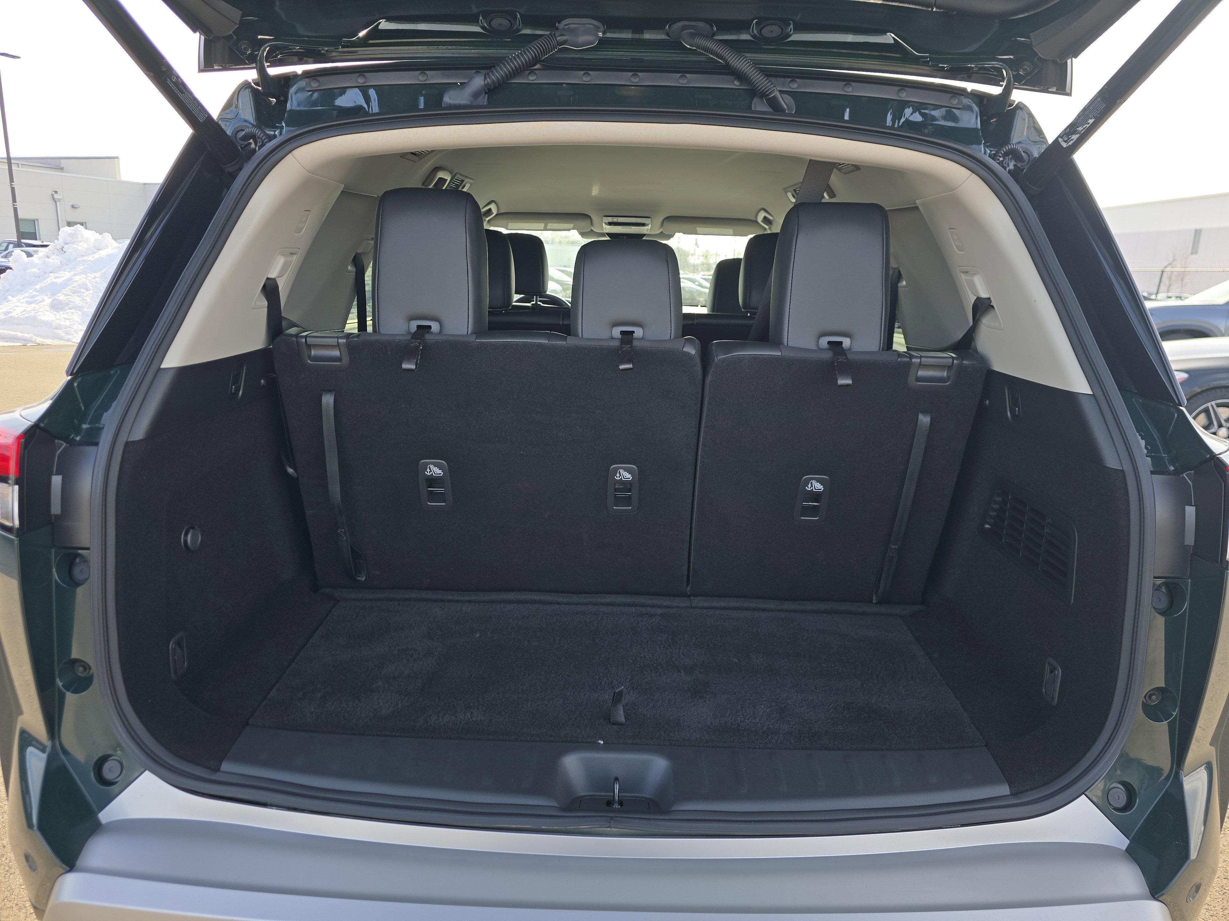 Used 2023 Nissan Pathfinder SL w/ Black Appearance Package image 15