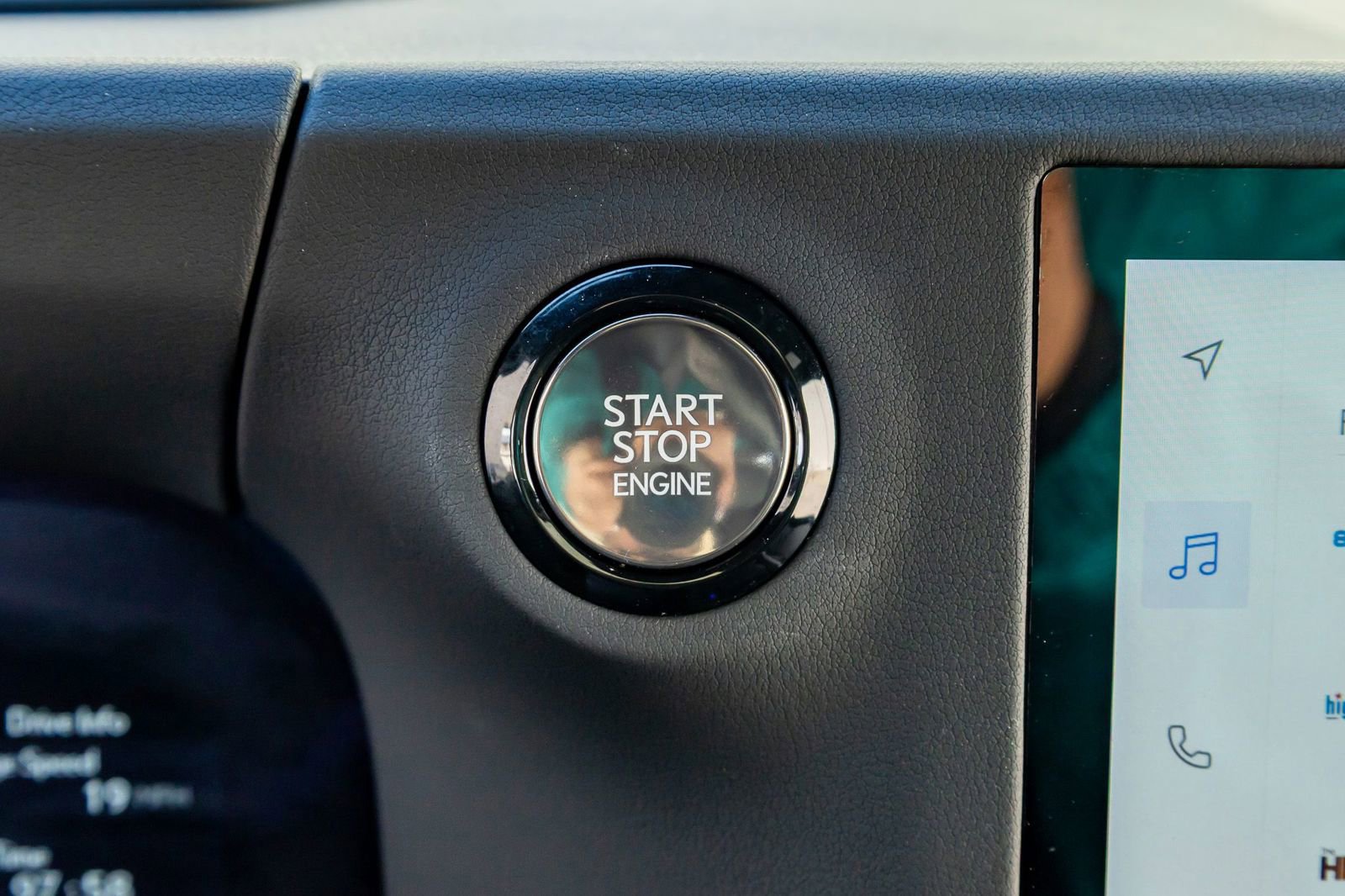 Used 2024 Lexus GX 550 w/ Accessory Package (Z1) image 23