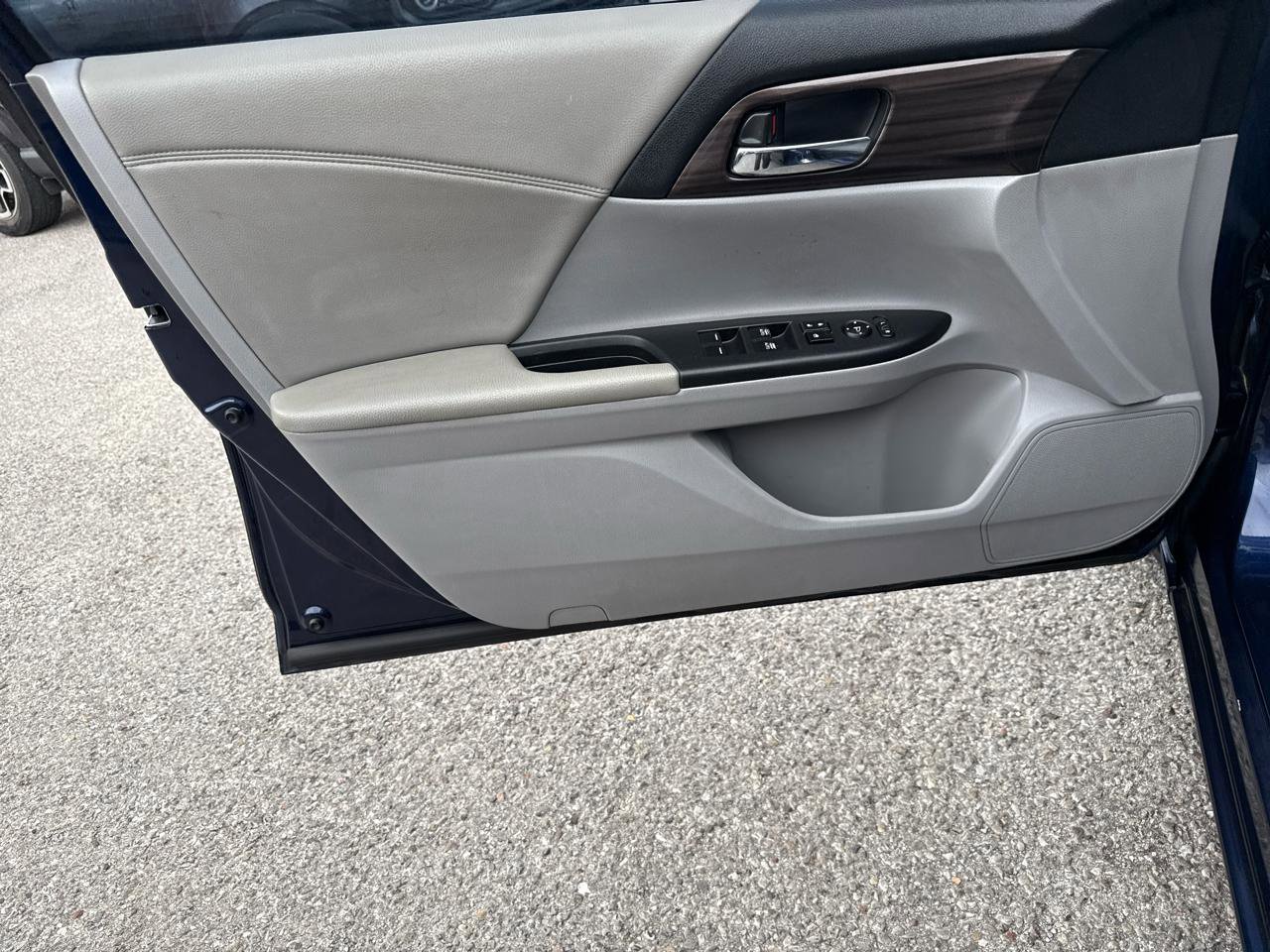 Used 2016 Honda Accord EX image 12