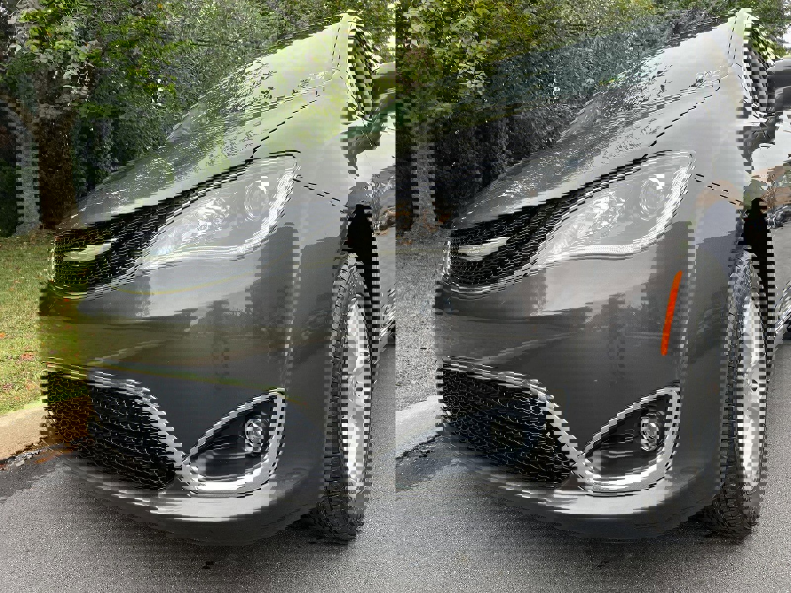 Used 2017 Chrysler Pacifica Touring-L w/ Tire & Wheel Group image 64