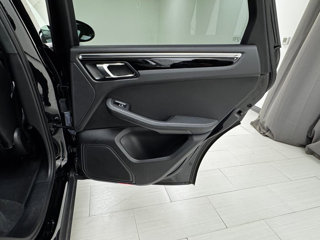 Used 2019 Porsche Macan image 15