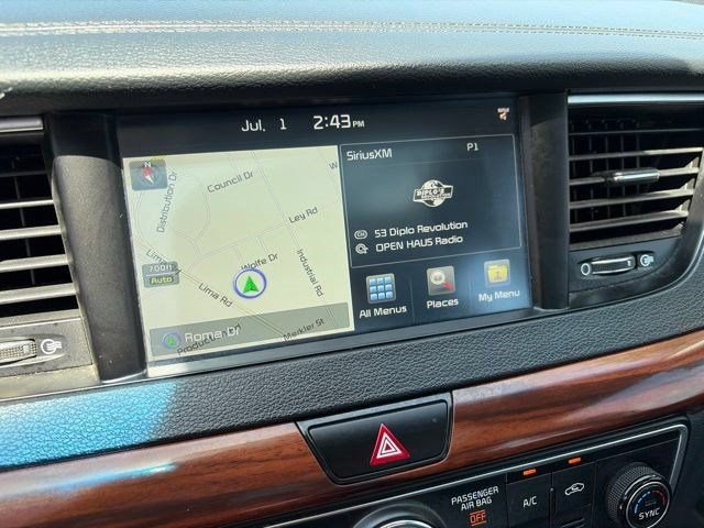 Used 2017 Kia Cadenza Premium w/ Luxury Package FWD image 21