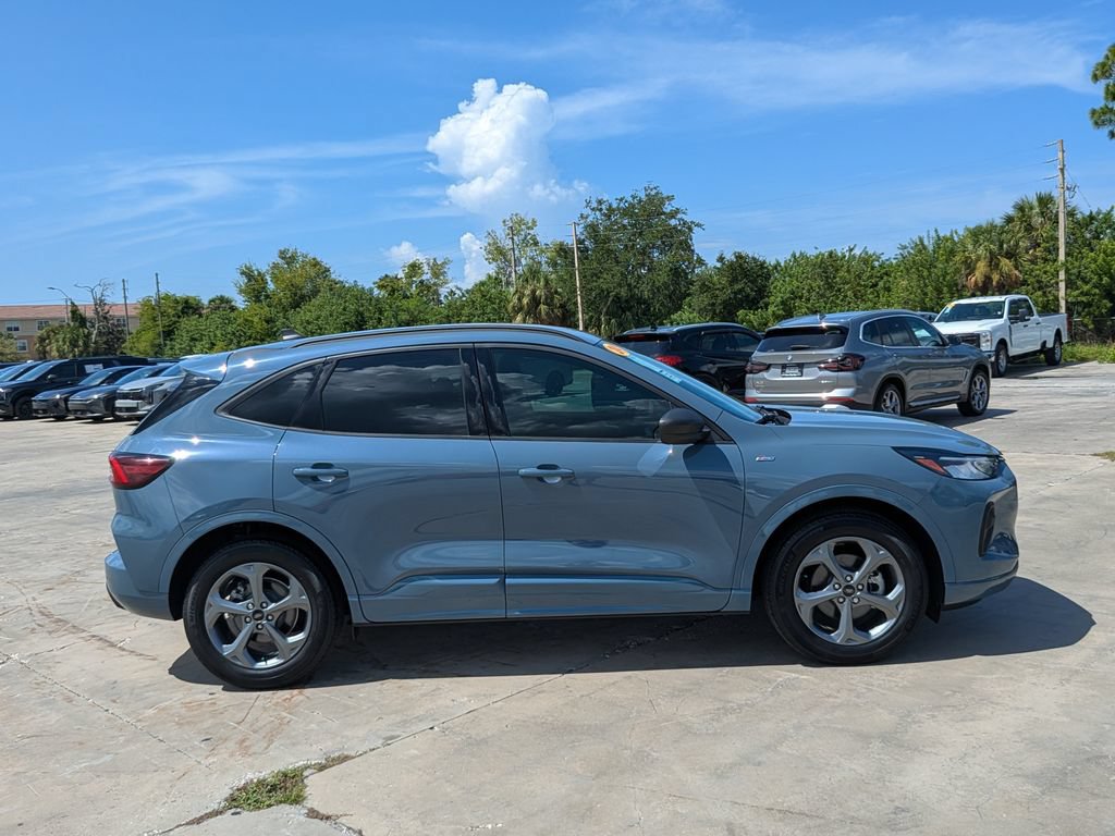 Used 2024 Ford Escape ST-Line w/ Tech Pack #1 FWD image 9