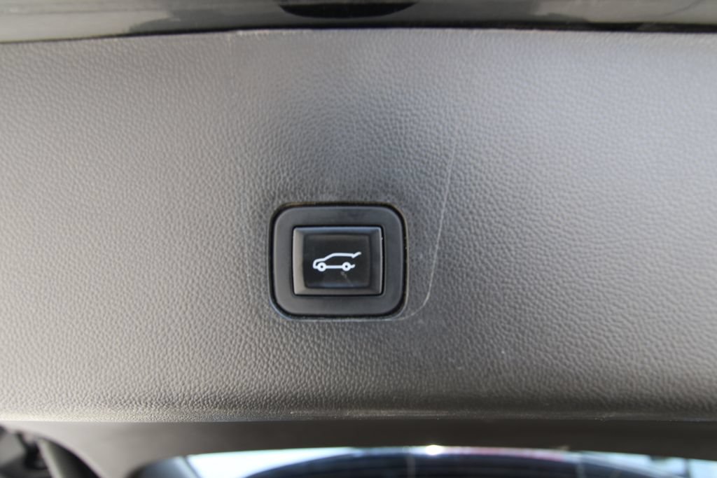 Used 2019 Chevrolet Traverse LT w/ LPO, Blackout Package AWD/4WD image 39