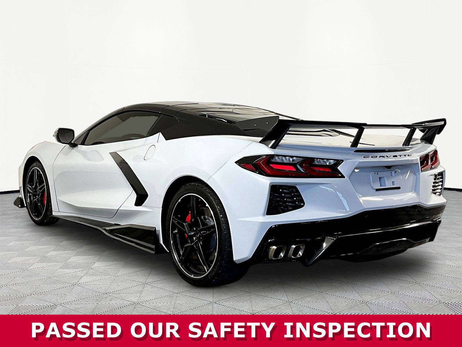 Used 2022 Chevrolet Corvette Stingray Coupe w/ Z51 Performance Package RWD image 4