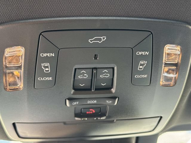 Used 2025 Toyota Sienna Platinum AWD/4WD image 21