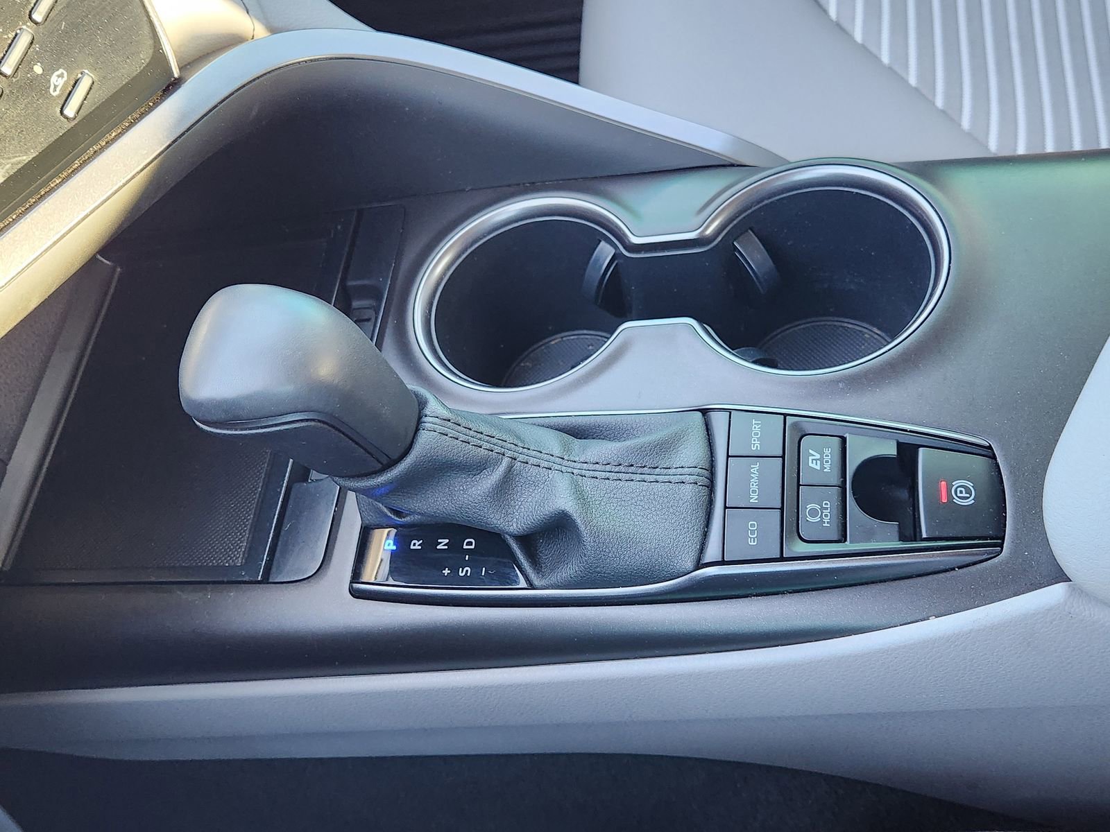 Used 2023 Toyota Camry SE image 24