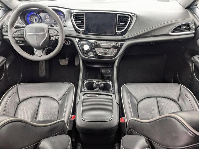 Used 2025 Chrysler Pacifica Limited FWD image 19