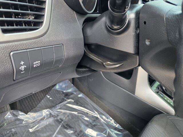 Used 2016 Hyundai Elantra GT image 17