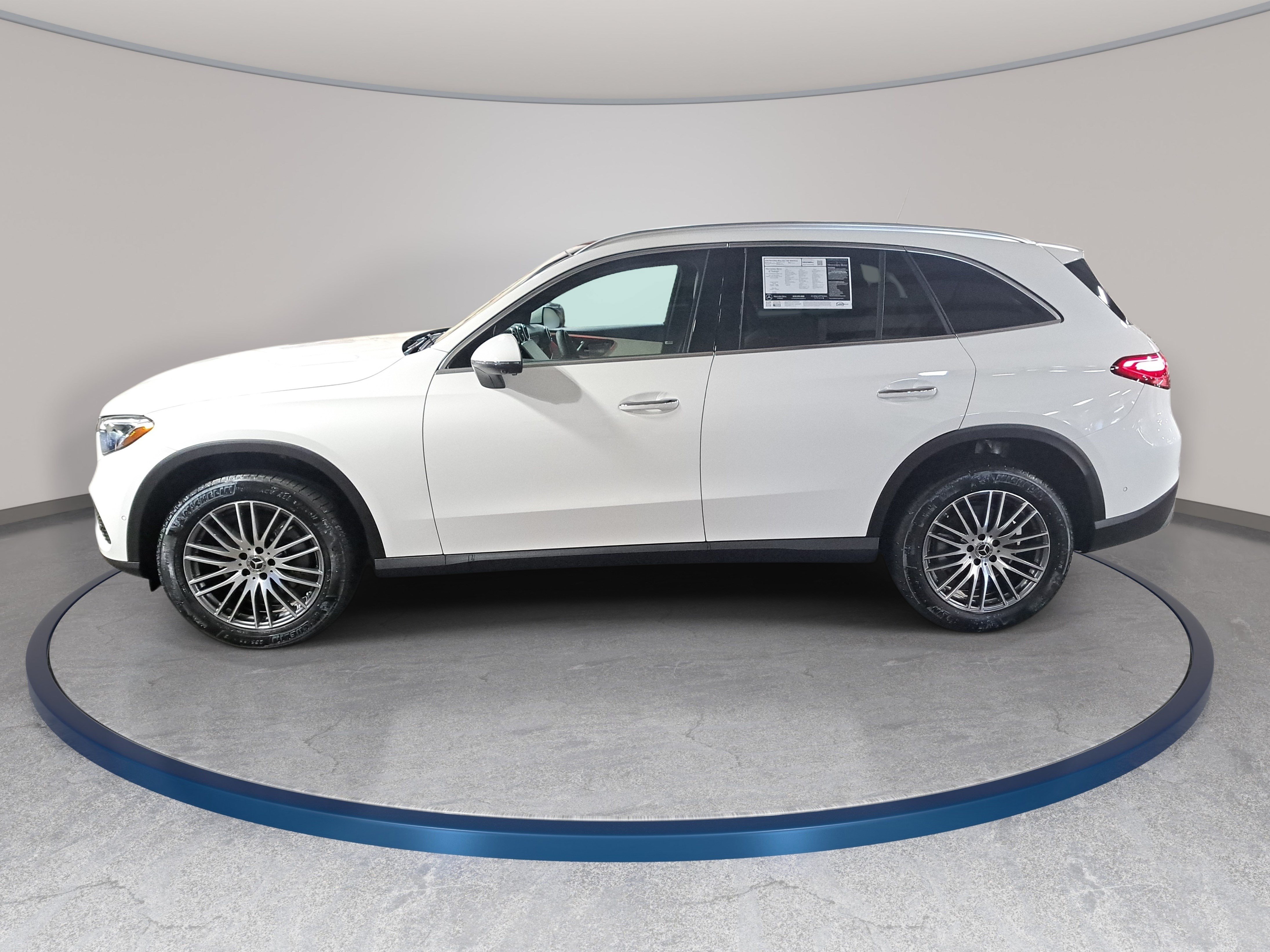 Used 2026 Mercedes-Benz GLC 300 4MATIC image 9