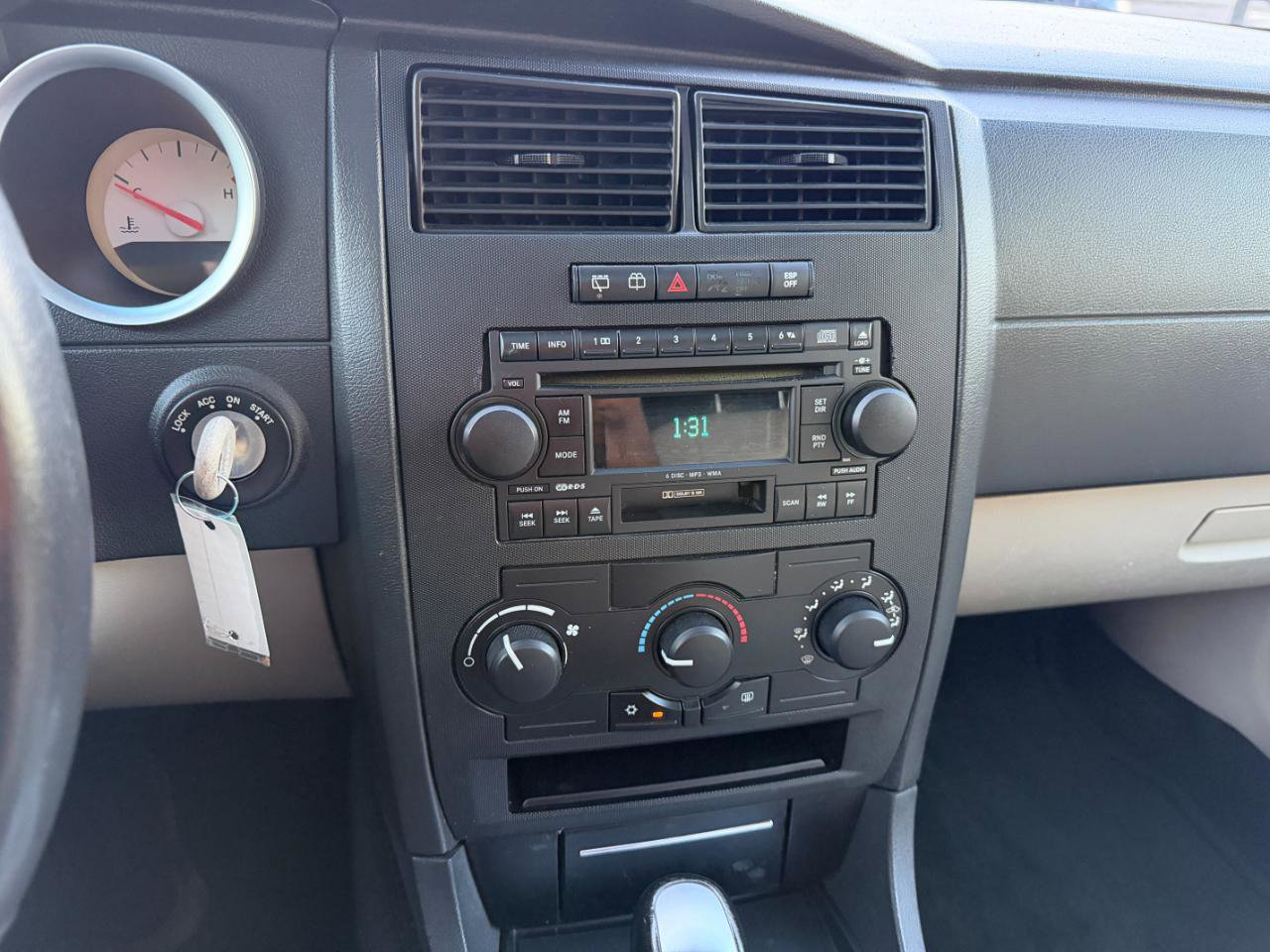 Used 2005 Dodge Magnum R/T RWD image 25