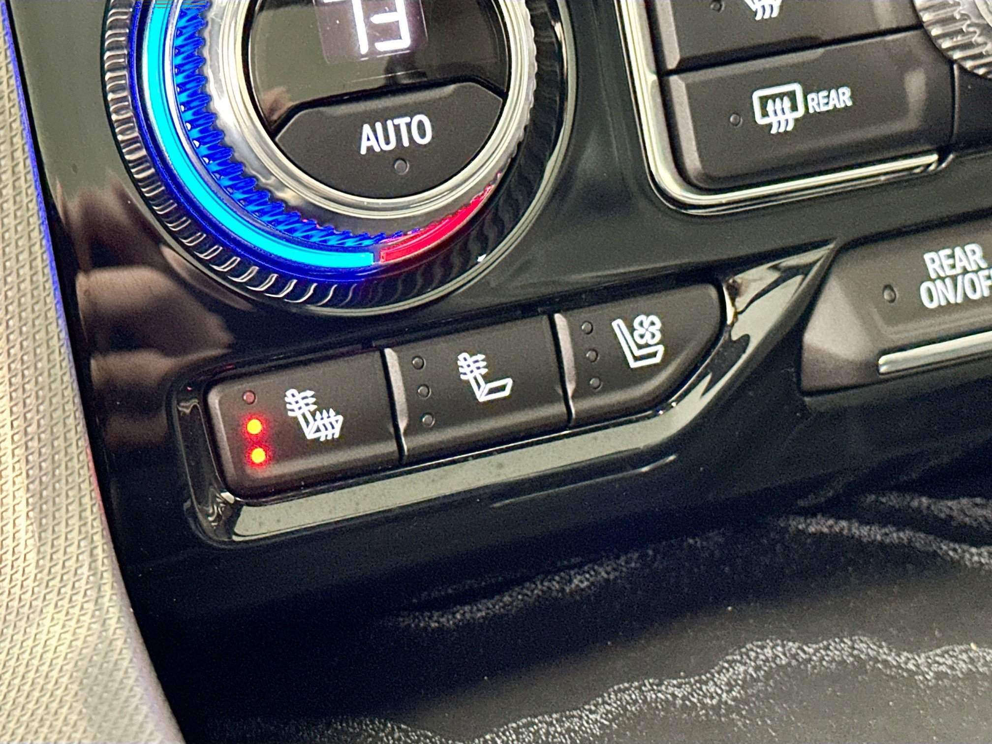 Used 2024 GMC Yukon Denali w/ Denali Reserve Package image 27