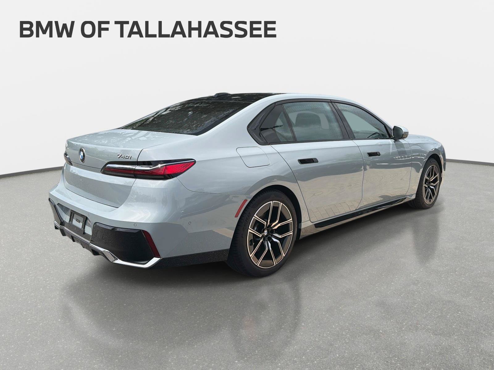 Used 2025 BMW 740i xDrive AWD/4WD image 5