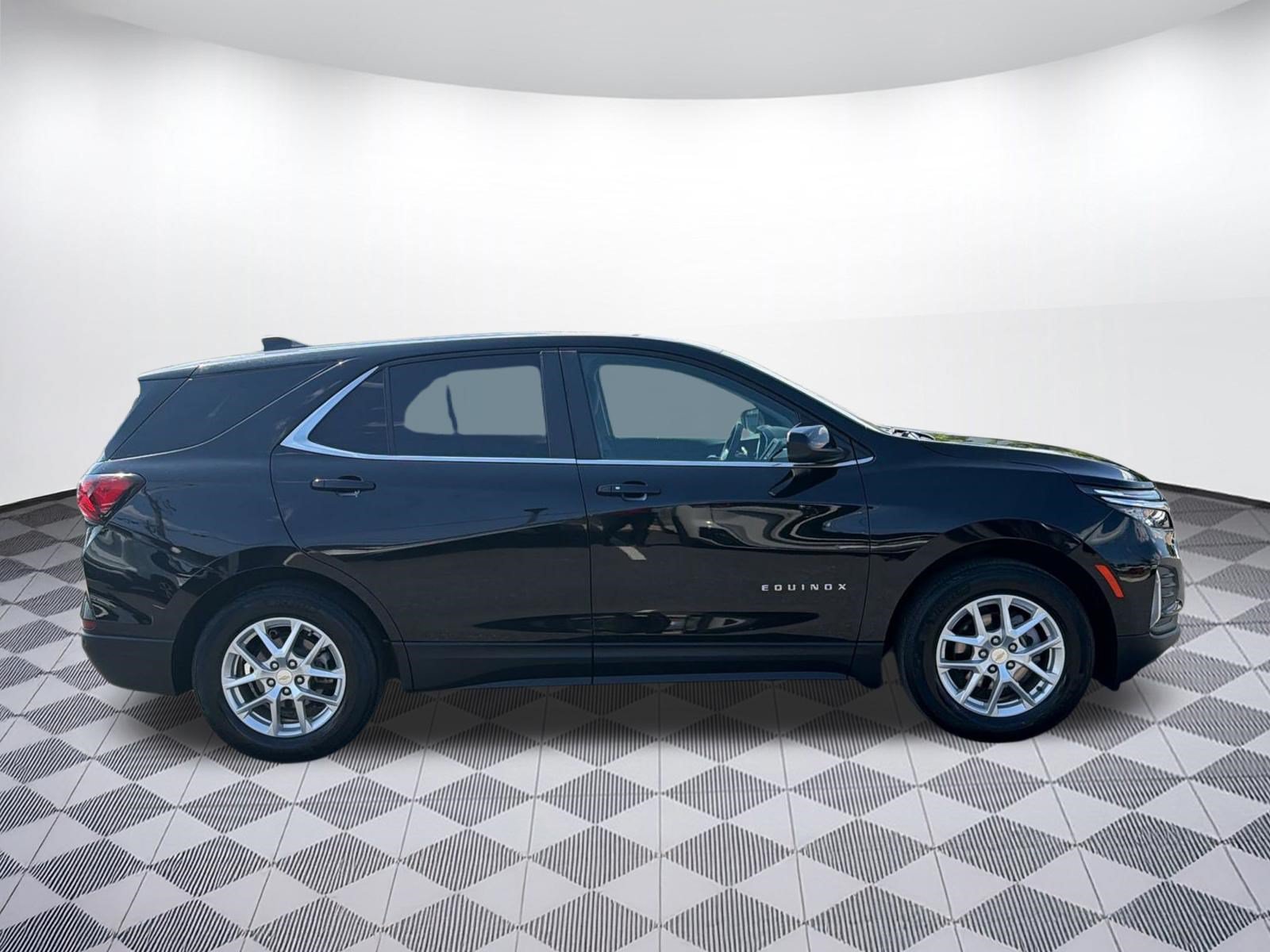 Used 2024 Chevrolet Equinox LT FWD image 8