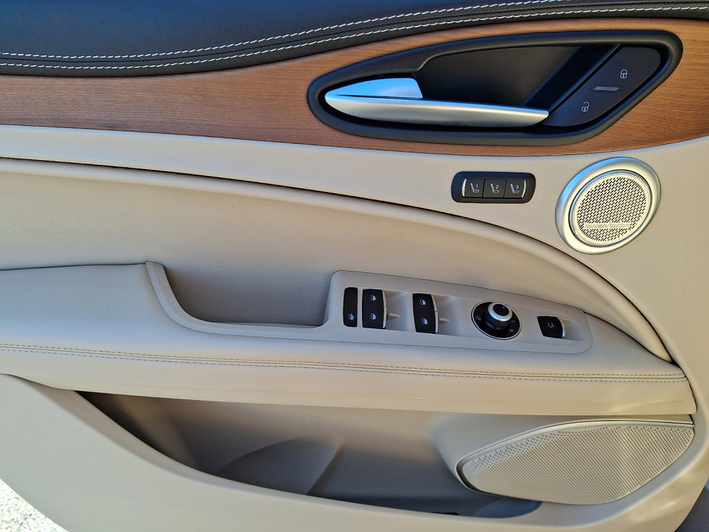 Used 2019 Alfa Romeo Stelvio Ti Lusso w/ Quick Order Package 22X Lusso image 23