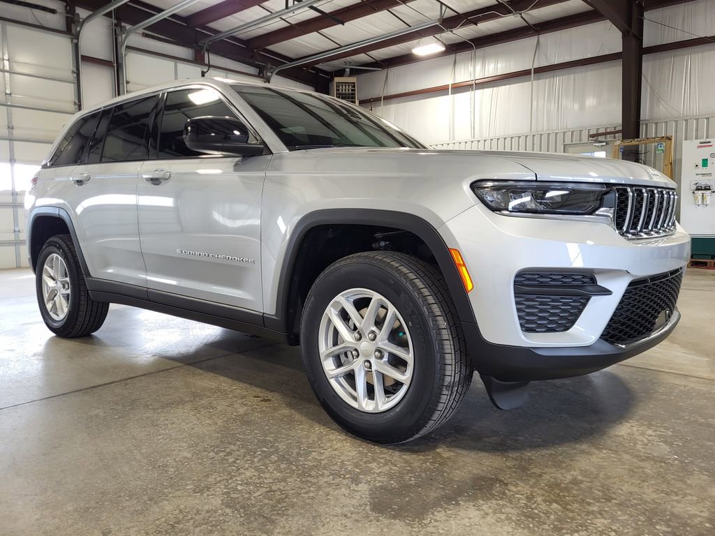 New 2025 Jeep Grand Cherokee Laredo w/ Luxury Tech Group I AWD/4WD image 7
