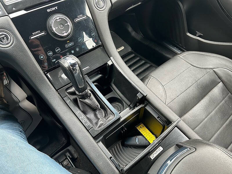 Used 2018 Ford Taurus SHO AWD/4WD image 30