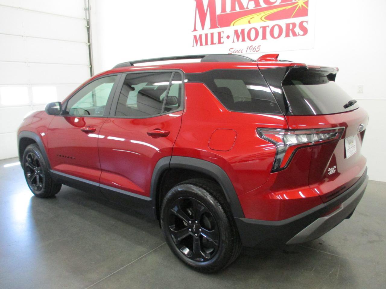 Used 2025 Chevrolet Equinox LT w/ Midnight Edition image 4