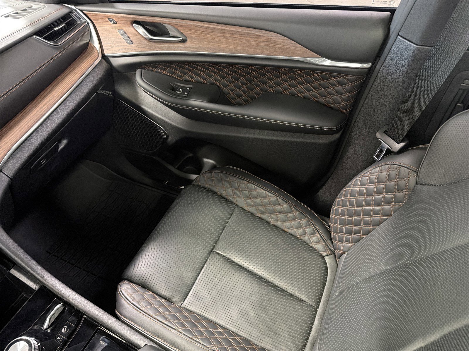 Used 2025 Jeep Grand Cherokee L Summit w/ Obsidian Package image 11