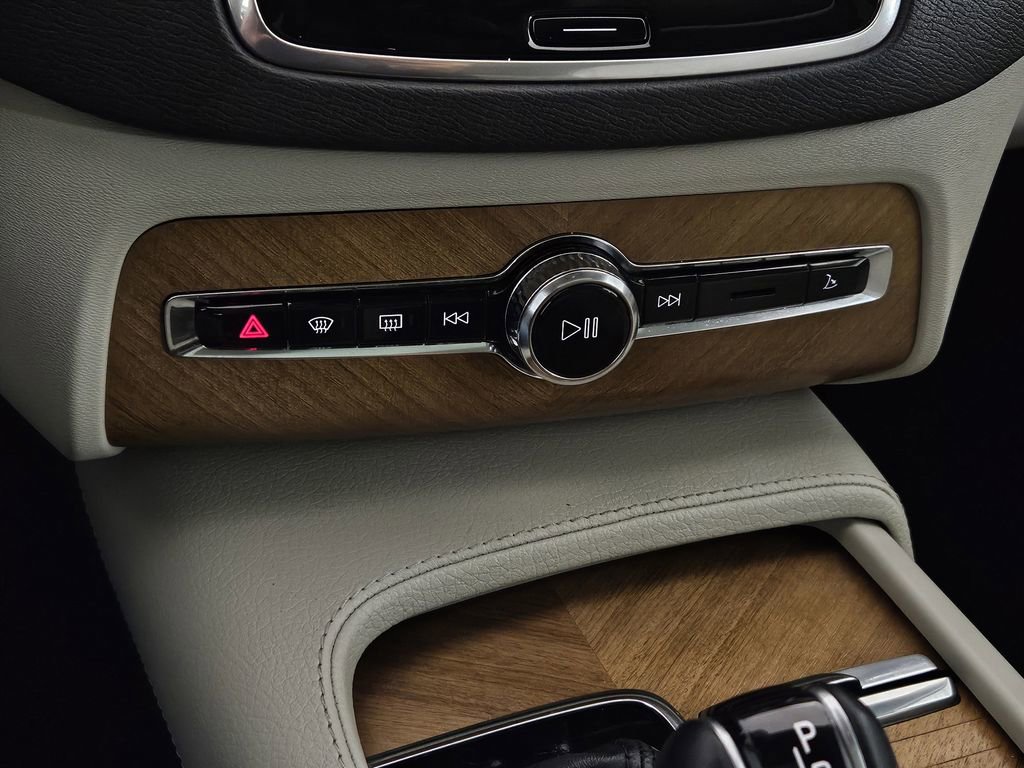 Used 2022 Volvo XC90 T6 Momentum w/ Advanced Package image 15