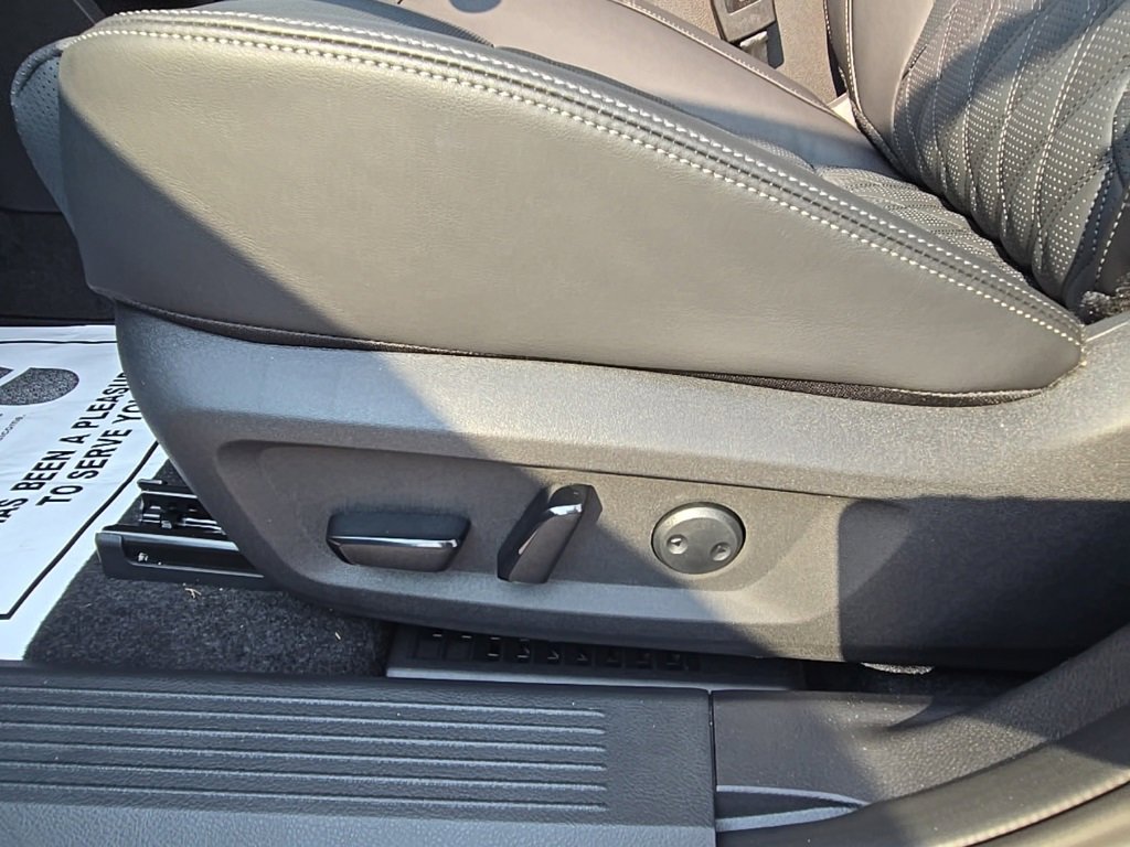 New 2026 Nissan Rogue Platinum image 10