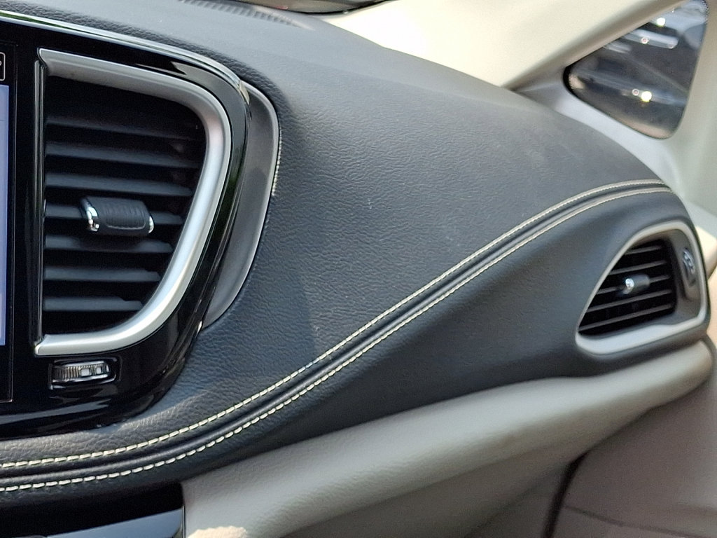 Used 2023 Chrysler Pacifica Touring-L w/ Uconnect Theater Family Group FWD image 31