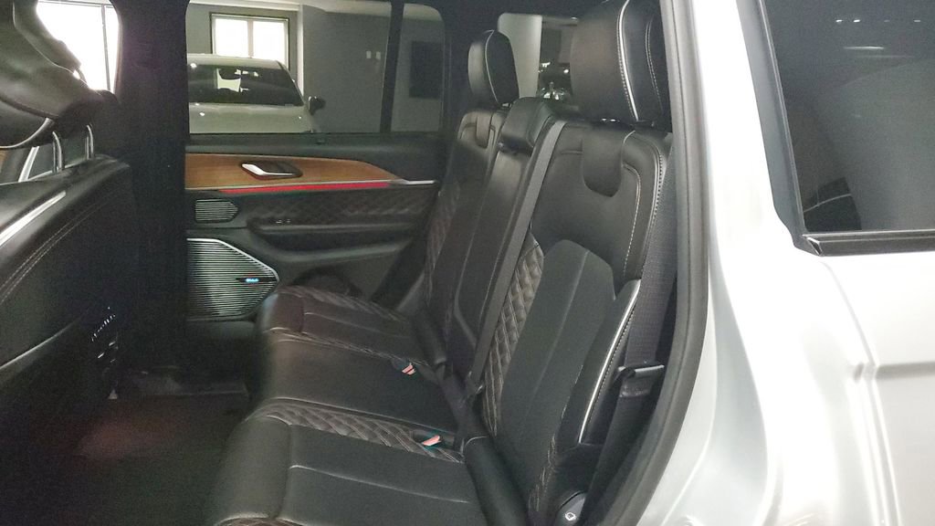 Used 2022 Jeep Grand Cherokee Summit image 16