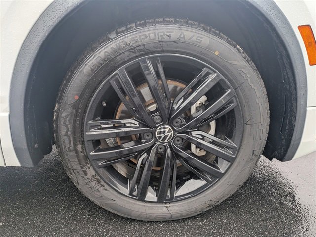 Used 2022 Volkswagen Tiguan SE R-Line image 11