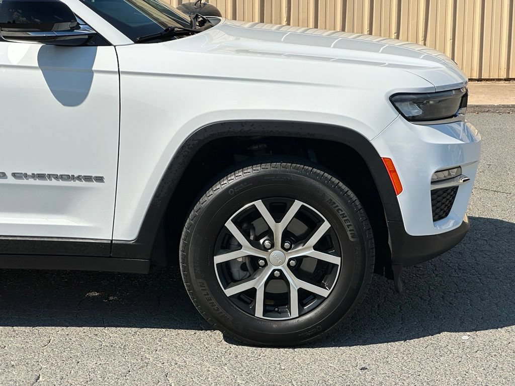 Used 2023 Jeep Grand Cherokee Limited AWD/4WD image 46