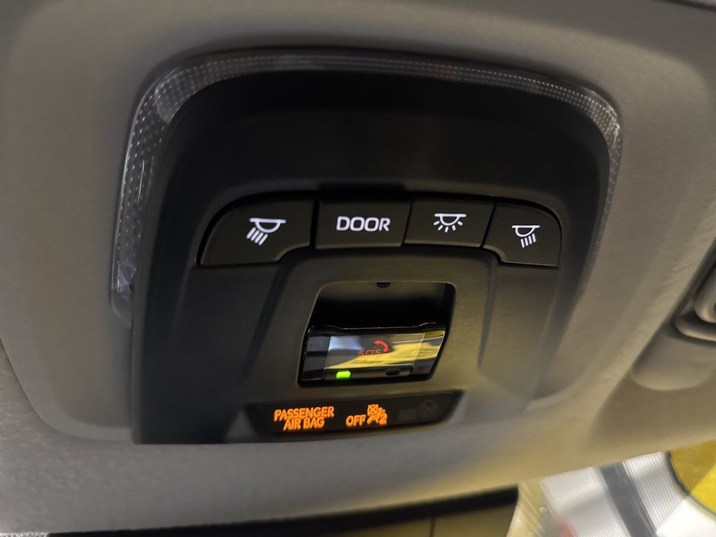 Used 2023 Toyota Corolla Cross XLE image 19