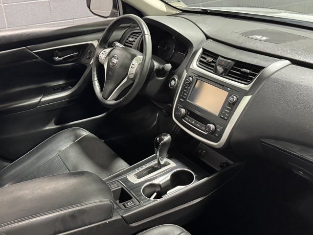 Used 2016 Nissan Altima 2.5 SL w/ 2.5 Technology Package FWD image 9