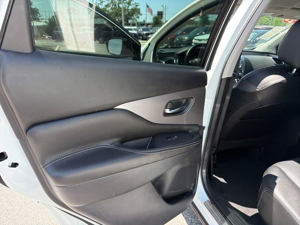 Used 2022 Nissan Murano SL w/ Cargo Package FWD image 18