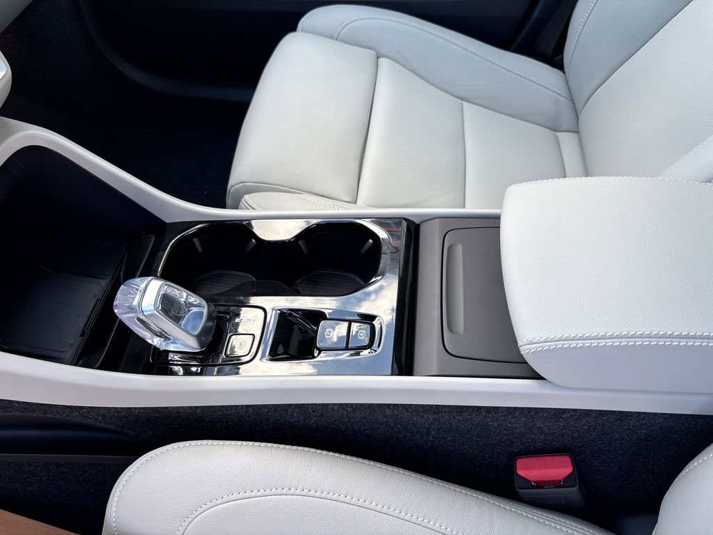 New 2026 Volvo XC40 B5 Plus w/ Protection Package Premier AWD/4WD image 11