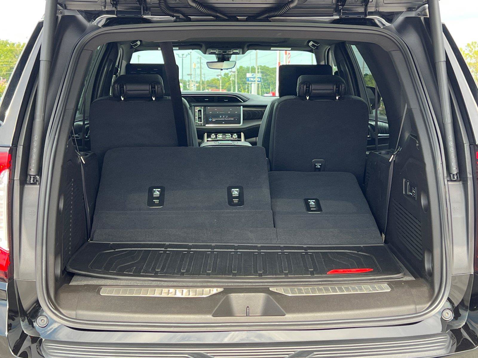 Used 2021 GMC Yukon Denali w/ Denali Premium Package AWD/4WD image 18