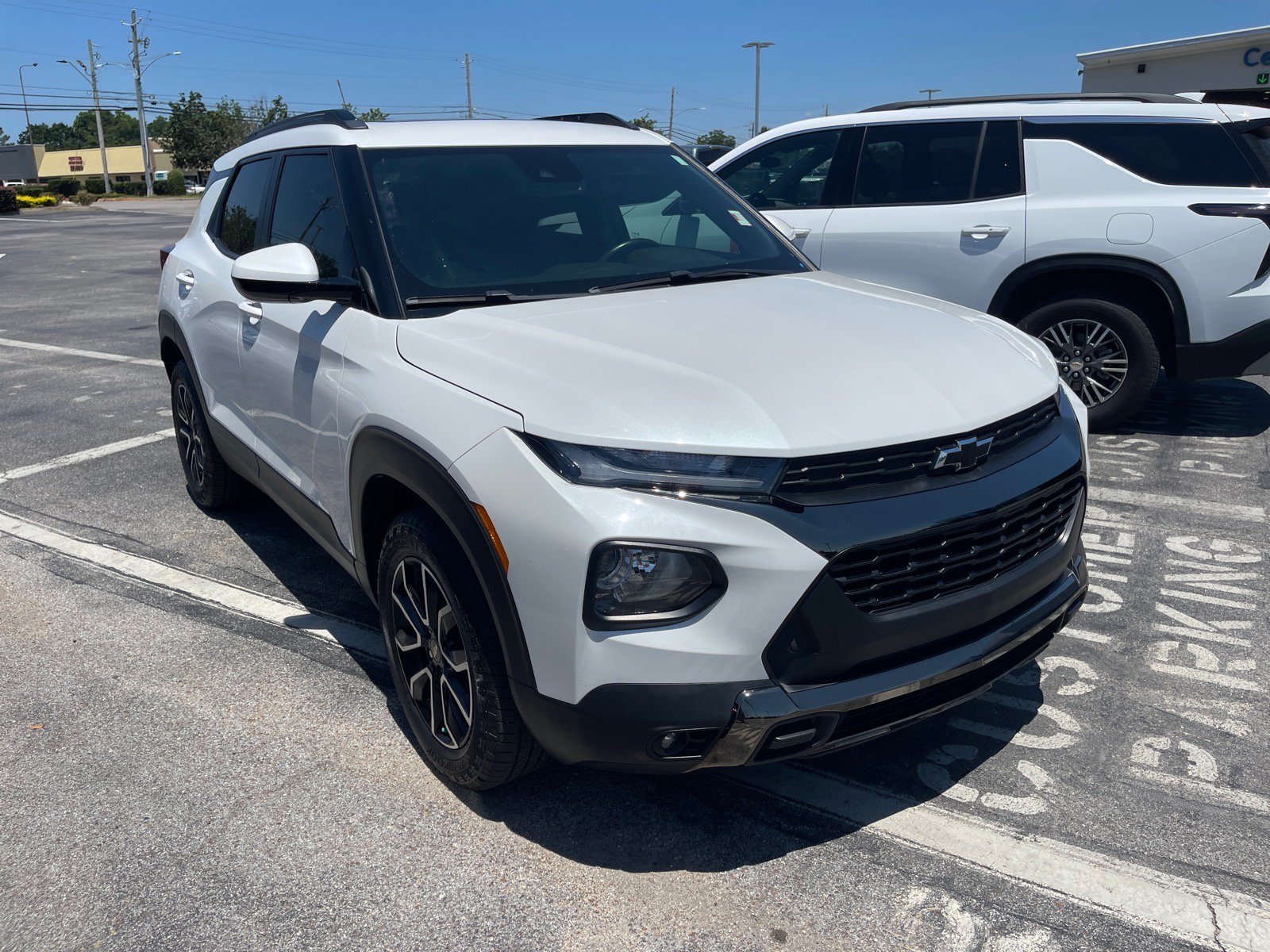 Used 2023 Chevrolet TrailBlazer ACTIV w/ Sun and Liftgate Package AWD/4WD image 3