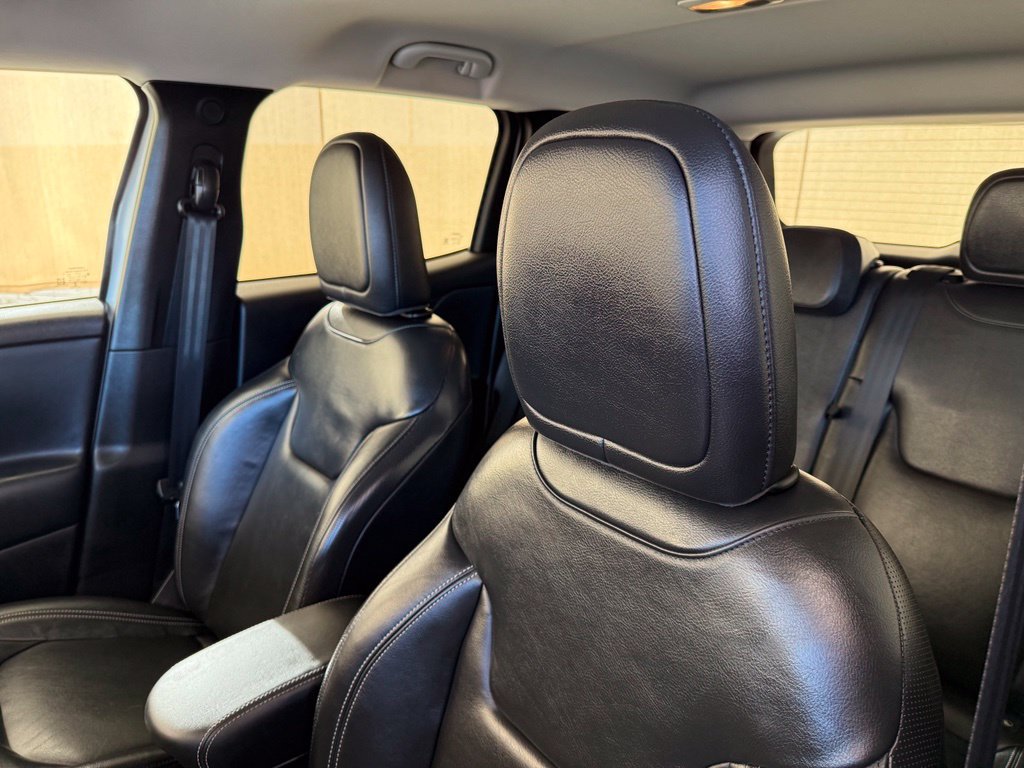 Used 2018 Jeep Renegade Limited w/ UConnect 8.4 Nav Group AWD/4WD image 29