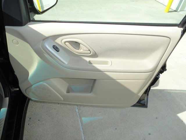 Used 2006 MAZDA Tribute s image 16