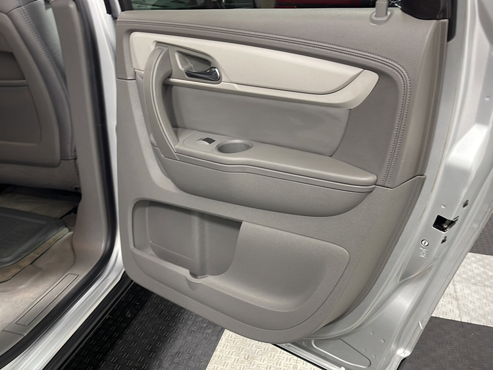 Used 2014 Chevrolet Traverse LS FWD image 14