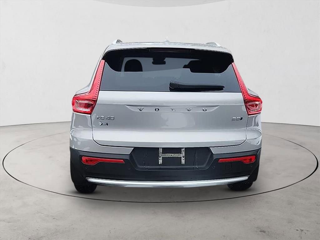 Certified 2023 Volvo XC40 B5 Plus w/ Driver Assist Package AWD/4WD image 4