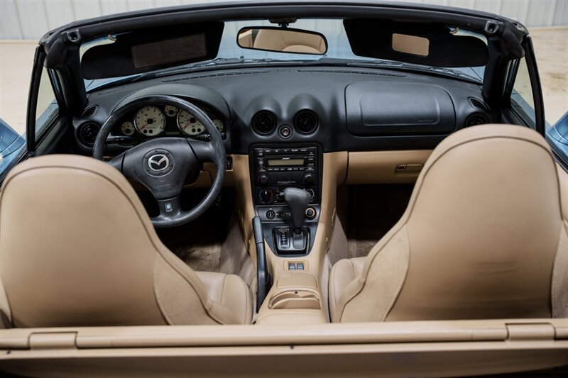 Used 2002 MAZDA MX-5 Miata RWD image 12