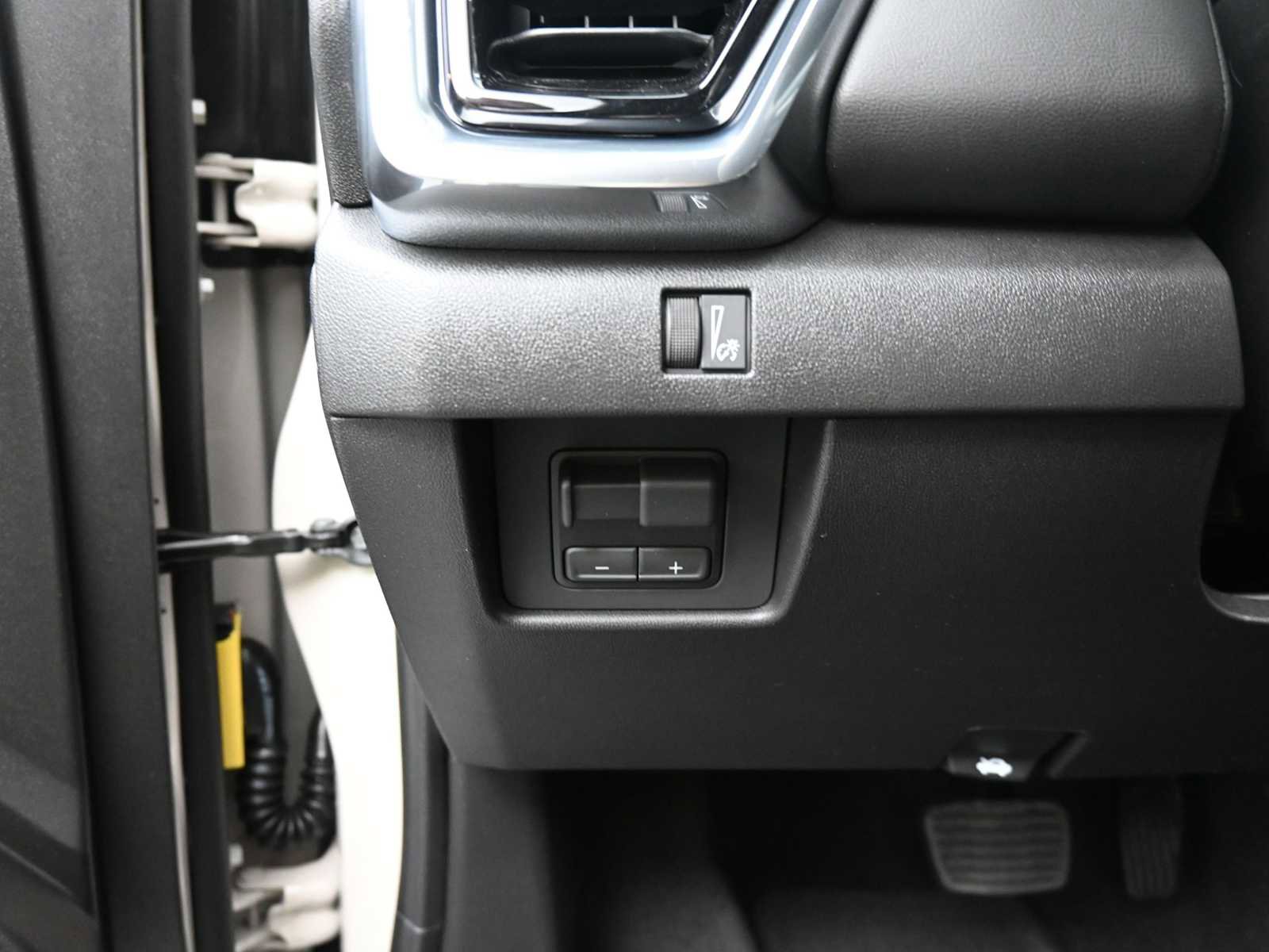 New 2026 GMC Canyon Elevation w/ Convenience Package image 15