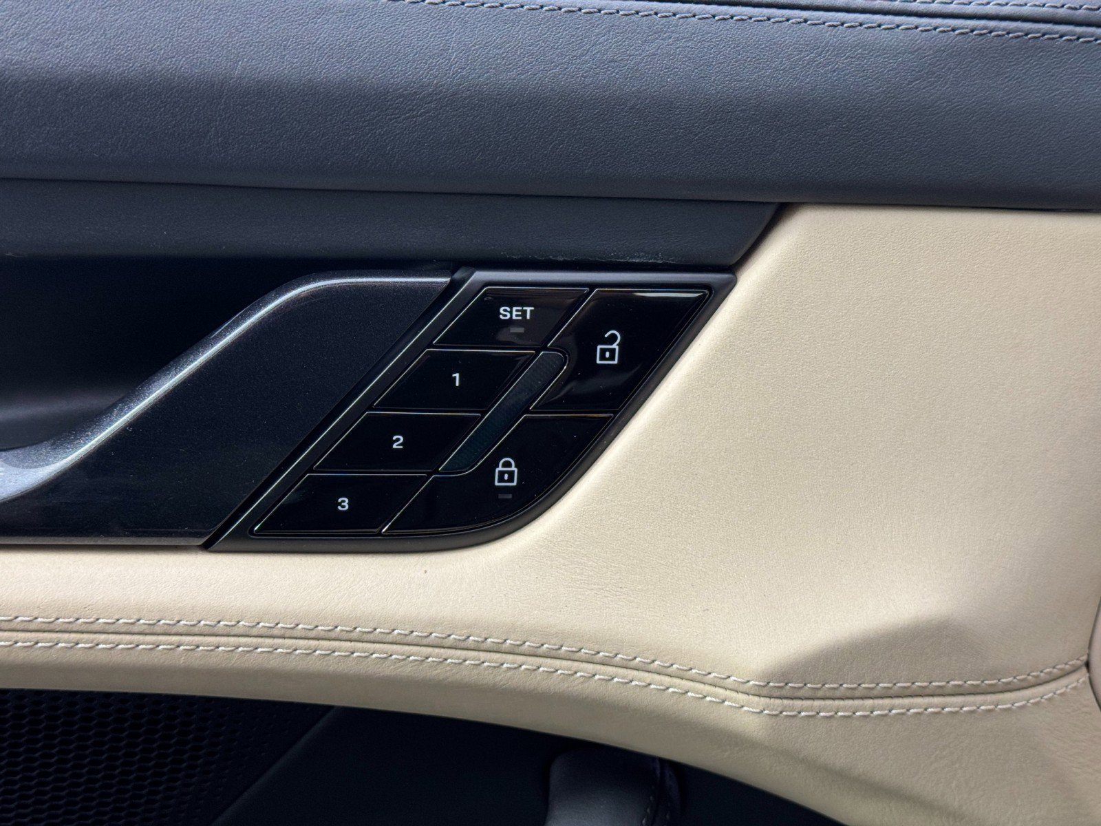 Used 2020 Porsche Taycan Turbo image 19