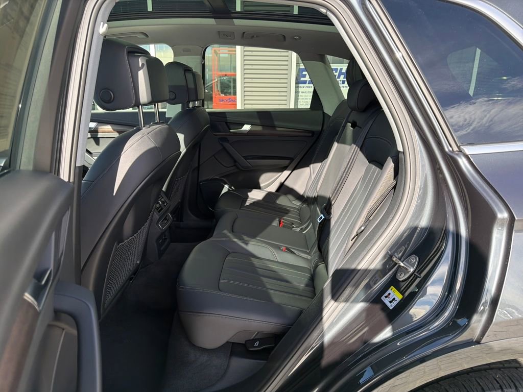 Used 2023 Audi Q5 2.0T Premium w/ Convenience Package image 12