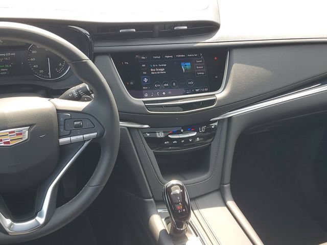 Certified 2025 Cadillac XT6 Luxury FWD image 29